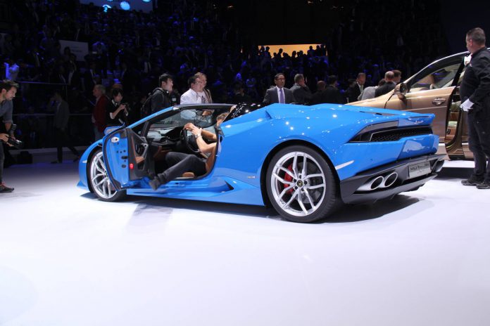 blue Lamborghini Huracan Spyder