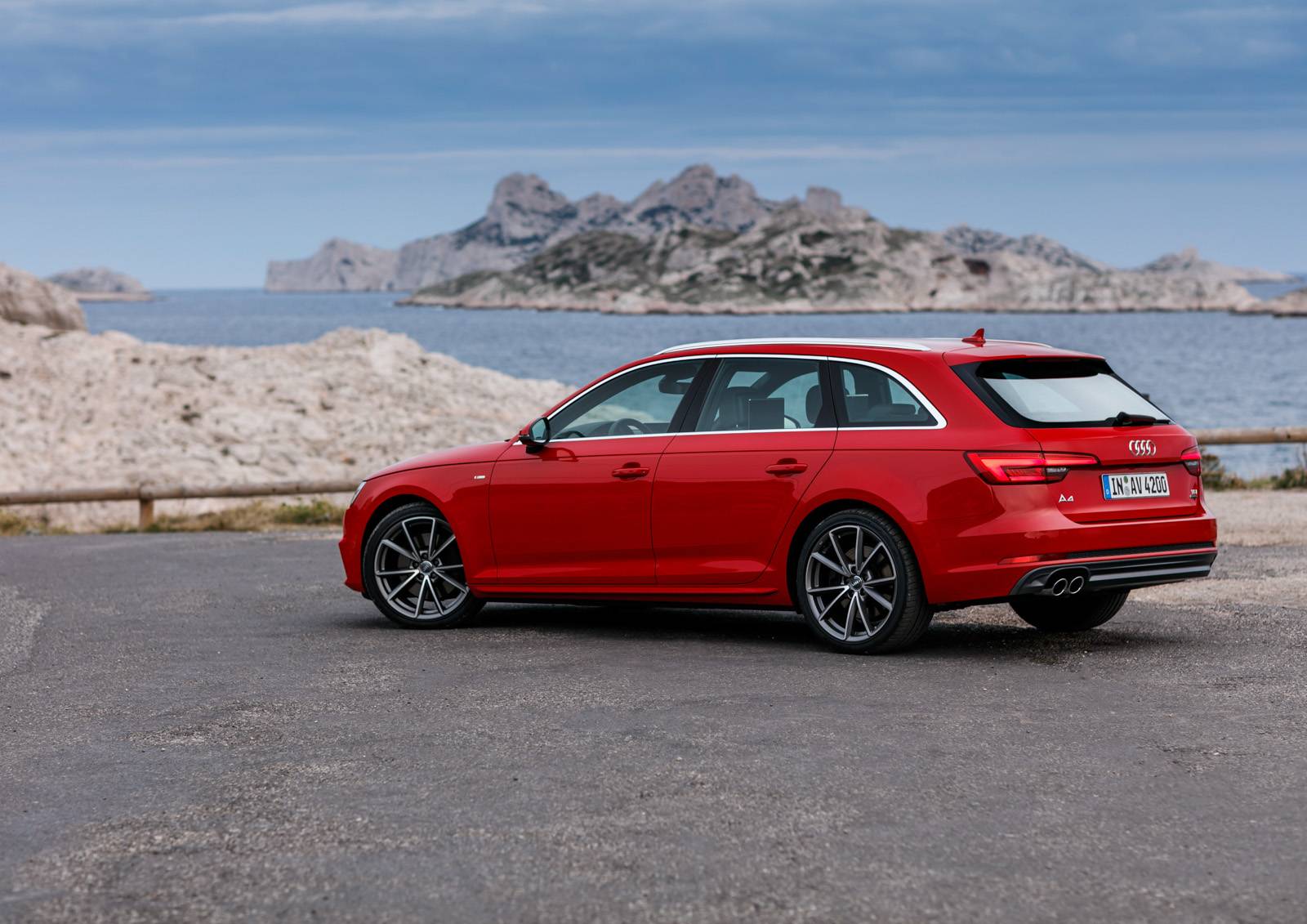 Knuppel enz Industrialiseren 2016 Audi A4 Avant Review - GTspirit
