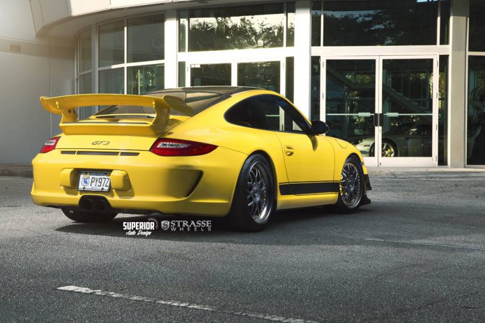 Speed Yellow Porsche 911 GT3