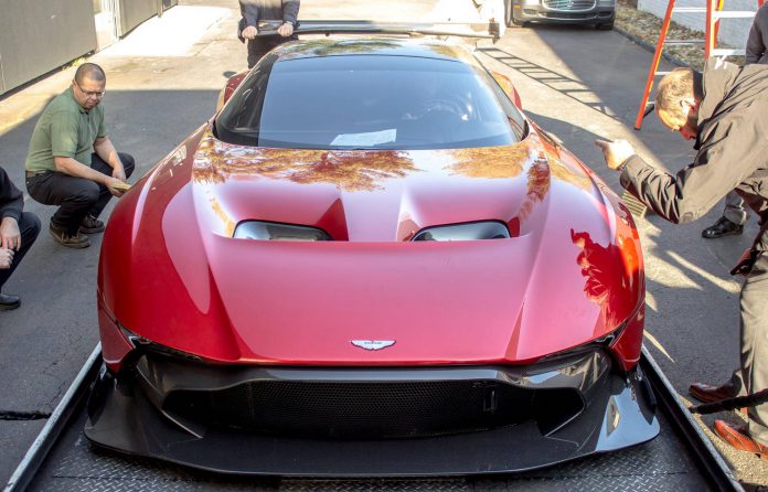 Aston Martin Vulcan (5)