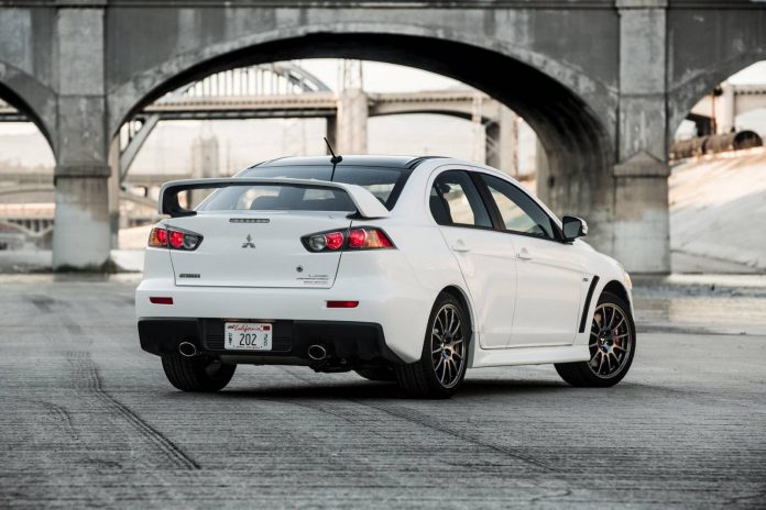 White Mitsubishi Lancer Evolution X Final Edition 