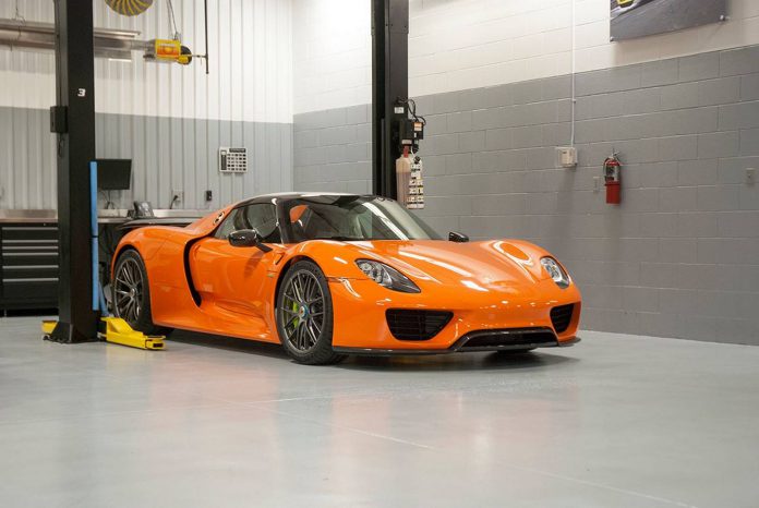 Orange Porsche 918 Spyder 