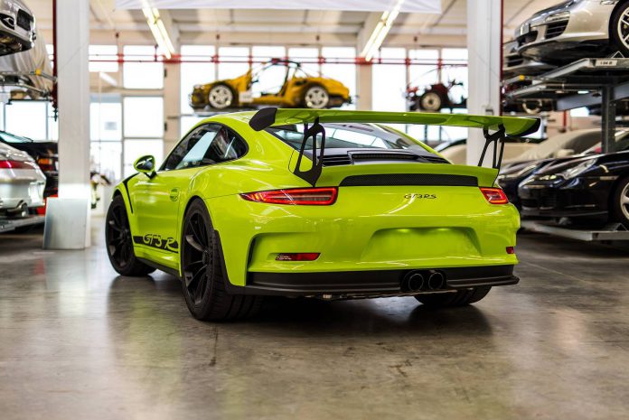 Birch Green Porsche 911 GT3 RS 