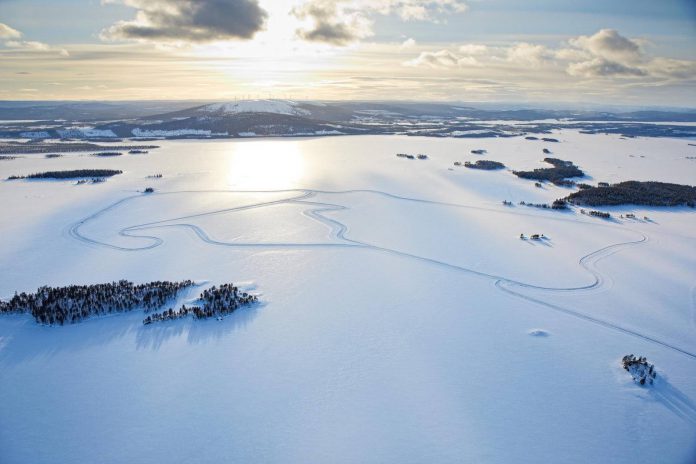 Silverstone Circuit curving in Sweden 