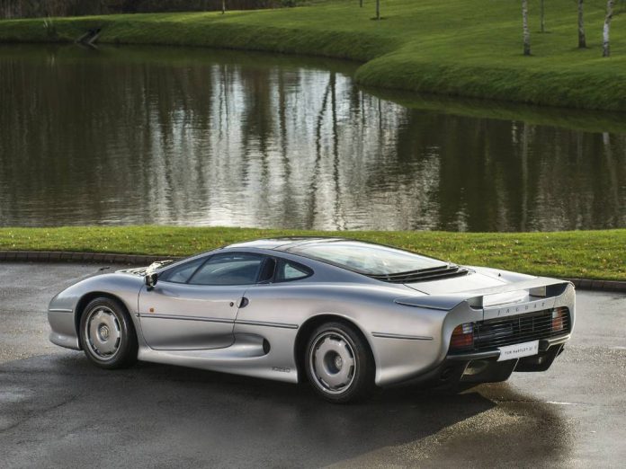 Jaguar XJ220 (3)