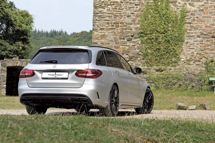 Mercedes-AMG C63  (2)