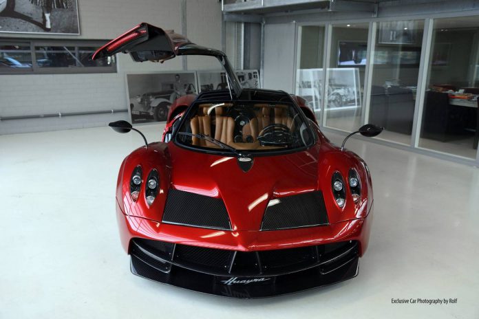 Red Pagani Huayra 