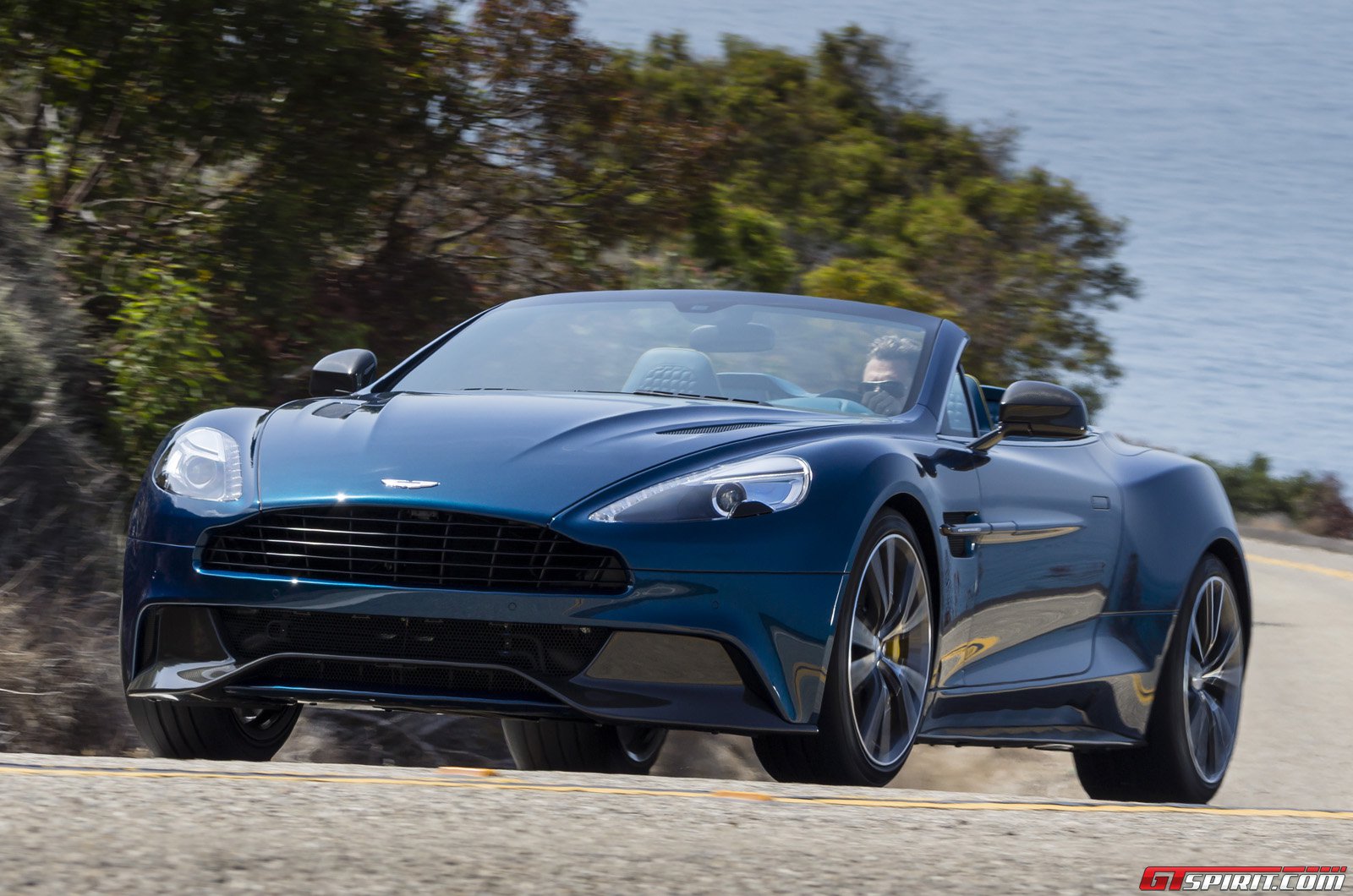 Aston Martin Vanquish кабриолет