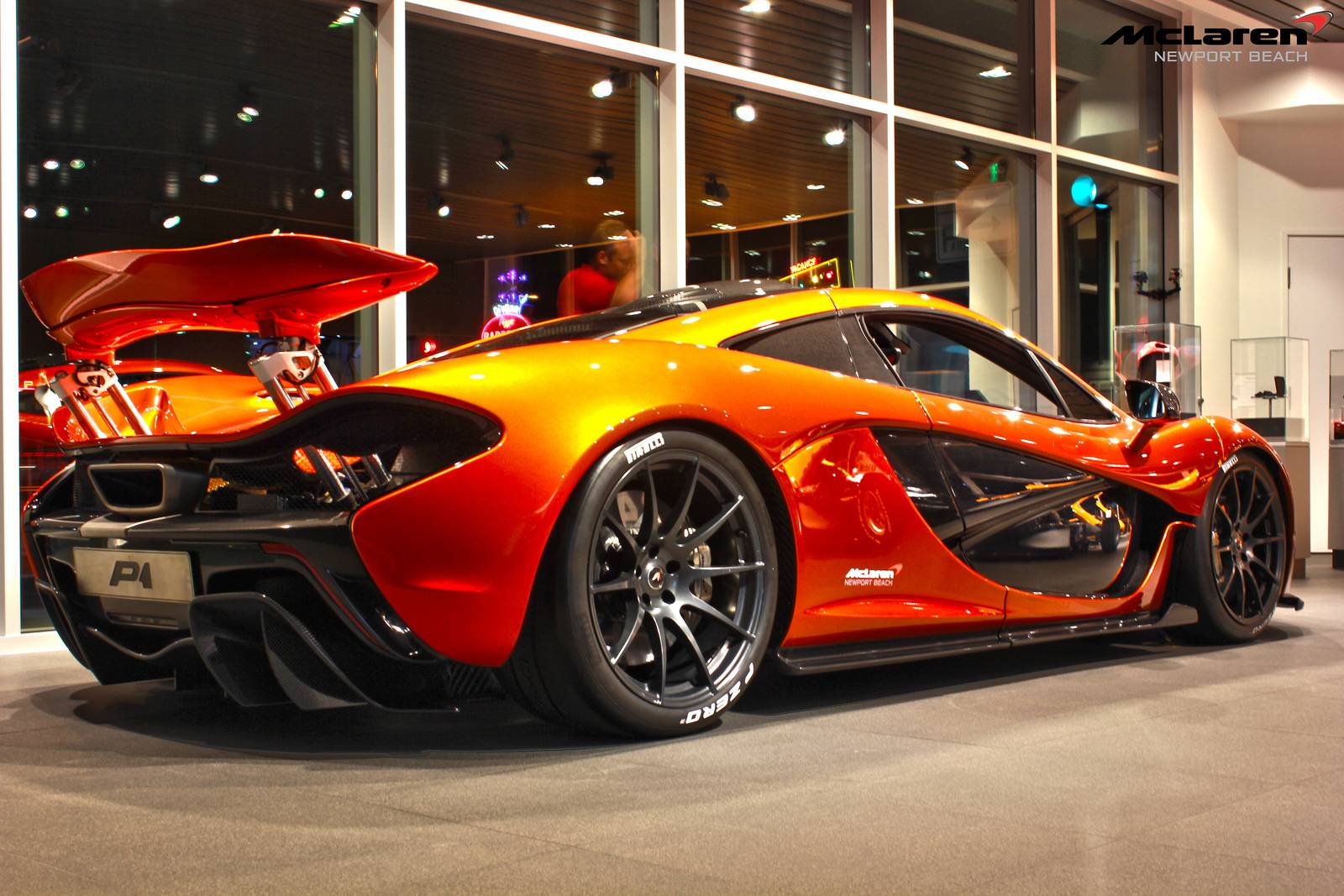 MCLAREN p1 красный фото хорошее качество