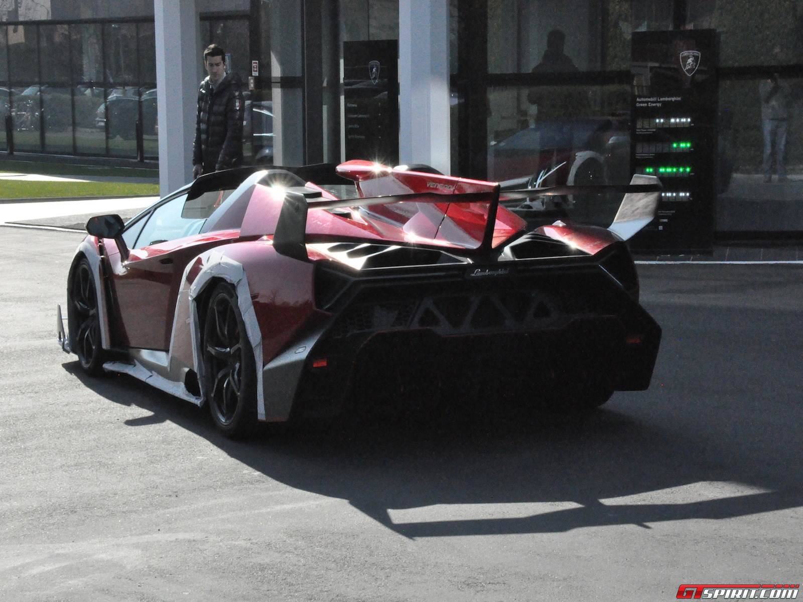 lamborghini veneno roadster