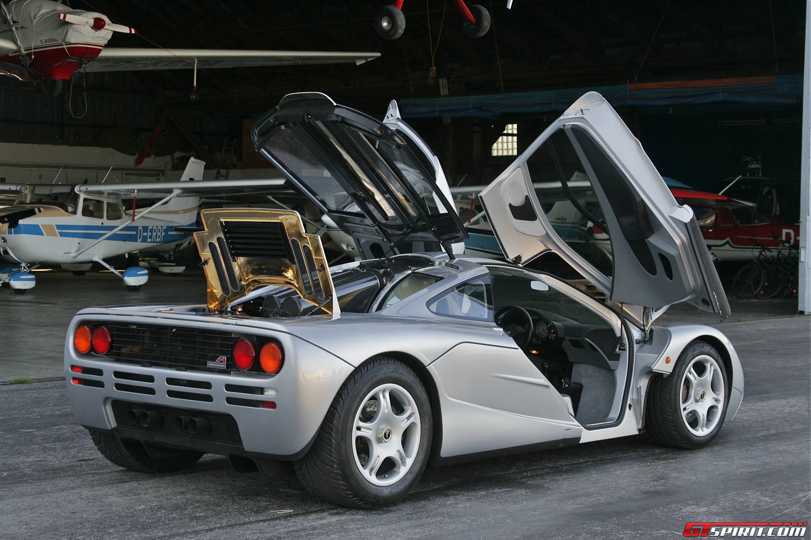 MCLAREN f1 двери