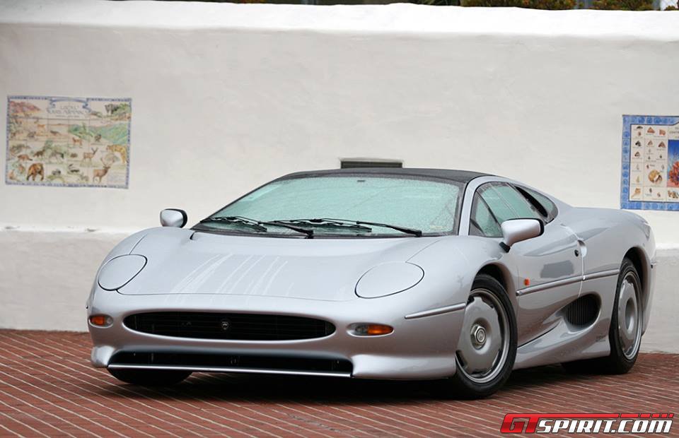 Jaguar XJ220