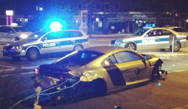 Car Crash: Arabian man Crashes Golden Audi R8