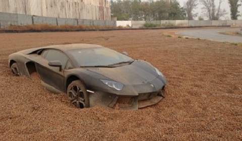 Lamborghini Aventador in a Gravel Trap