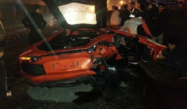 Toyota Prius Crashes into Lamborghini Aventador