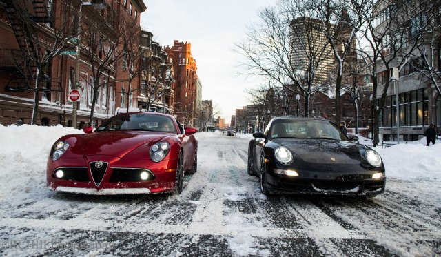 Alfa Romeo 8C and Porsche 911 in the Snow