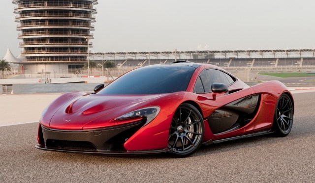 McLaren P1 Showcased on the Bahrain International Circuit