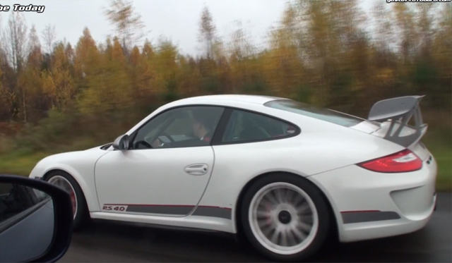 Video: Porsche 911 GT3 RS 4.0 vs 530hp Nissan GT-R
