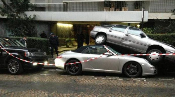Car Crash: Range Rover Causes Porsche 911 Cabriolet Pile-up