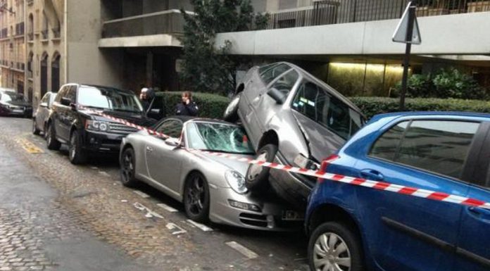 Car Crash: Range Rover Causes Porsche 911 Cabriolet Pile-up