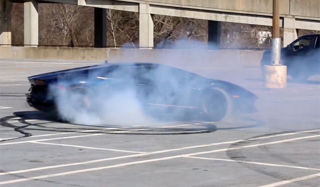 Video: Rapid Donuts in a Lamborghini Aventador