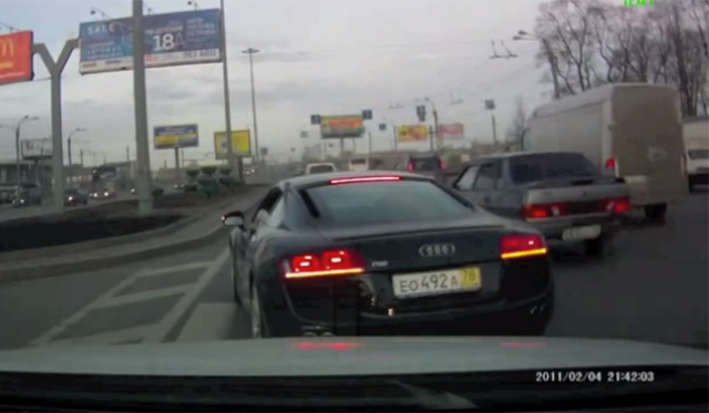 Video: Crazy Russian Audi R8 Driver Putting Lives at Risk