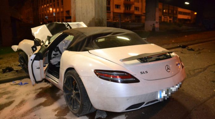 Car Crash: Mercedes-Benz SLS AMG Roadster Destroyed in Bridge Collision