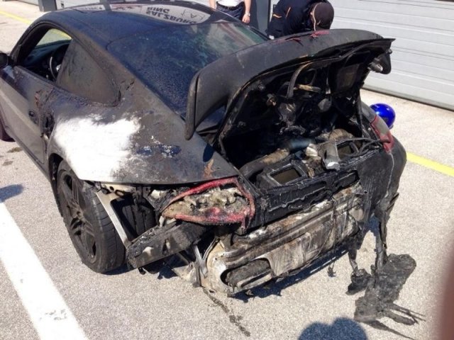 Porsche 911 Turbo Catches Fire on Track day