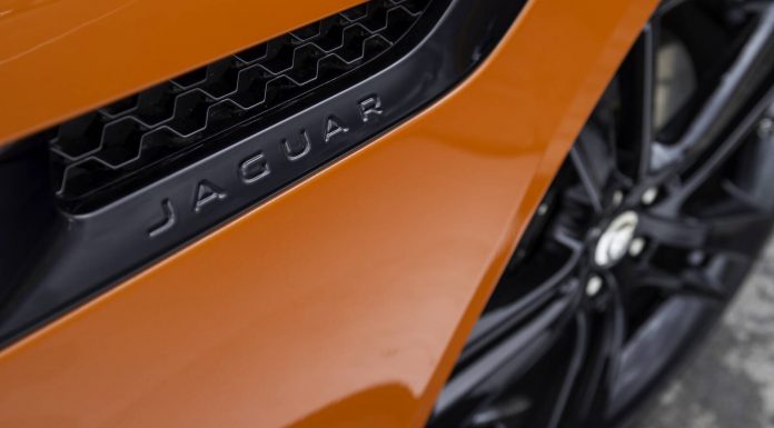 Jaguar F-Type V8 S Details
