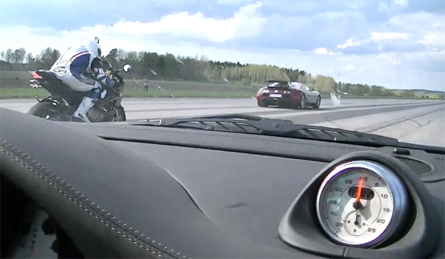 Video: Bugatti Veyron vs Porsche 911 Turbo vs BMW S1000RR