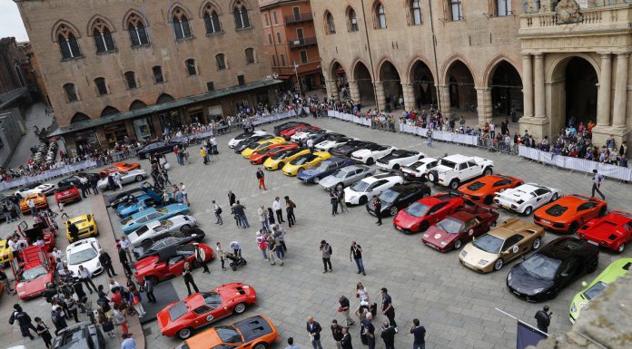 Lamborghini Grand Giro at Piazza Maggiore 