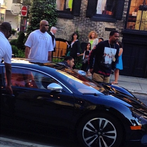 Drake Spotted in his new Bugatti Veyron