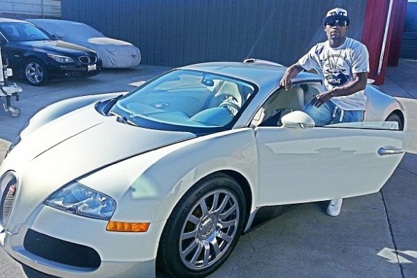 Floyd 'Money' Mayweather Poses With his Bugatti Veyron