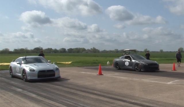 Video: Two Nissan GT-R's Drag Racing