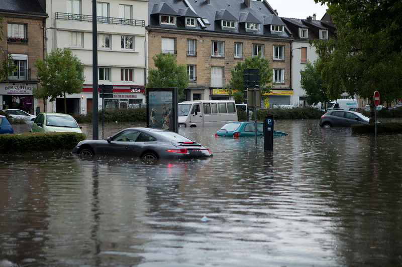 Car Crash: Porsche 911 Trapped In Flood in France - GTspirit