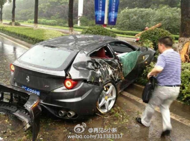 Car Crash: Ferrari FF Wrecked in China