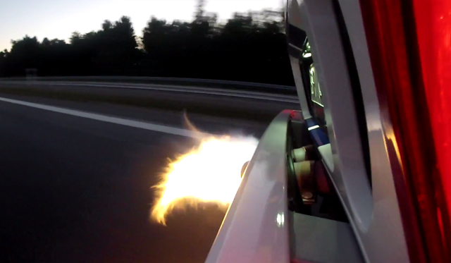 Video: 813hp Ford GT Spitting Flames at 345km/h
