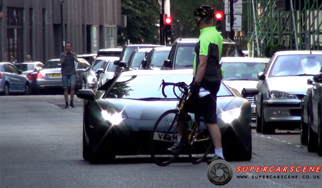 Video: Selfish Cyclist Blocks Lamborghini Aventador in London