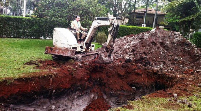 Man 'Burying' His Bentley Was a Publicity Stunt for Organ Donation