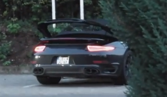 2014 Porsche 911 Turbo Cabriolet Shows off Folding Roof