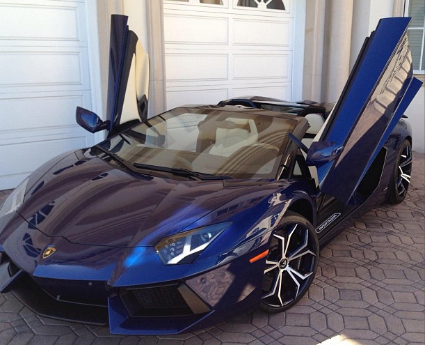 Nicki Minaj Acquires 2014 Lamborghini Aventador Roadster; Wants it Painted Pink