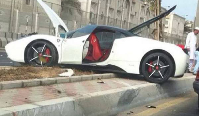 Not Again! White Ferrari 458 Italia Crashed in Saudi Arabia