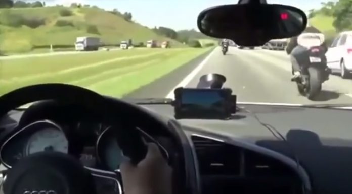 Audi R8 V10 Races Motorbikes on Brazilian Highway