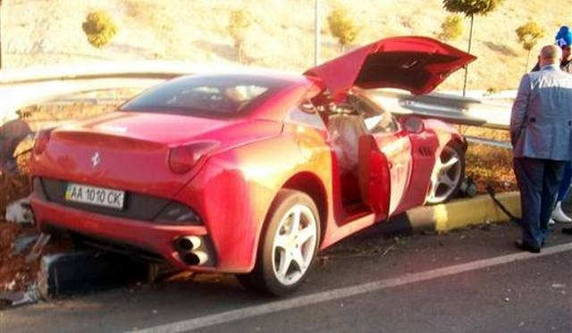 Ferrari California Crashed by Footballer Artem Milevskiy