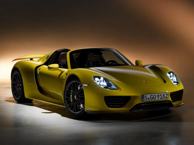 Yellow Porsche 918 Spyder Looks Amazing