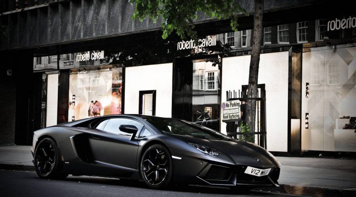 Photo of The Day: Black on Black Lamborghini Aventador in London