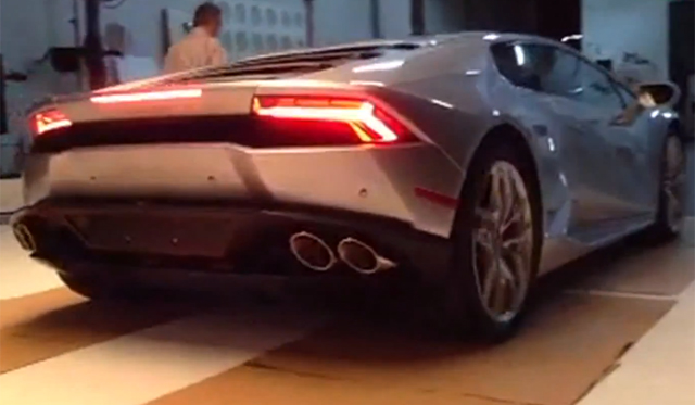 Hear the Lamborghini Huracan LP610-4 Roar!