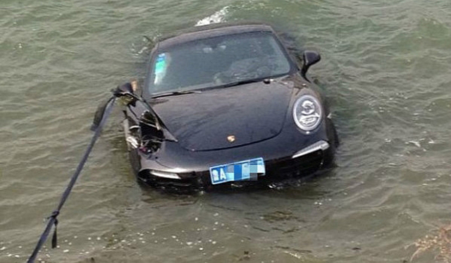 Man Crashes Porsche 911 Into Lake in China