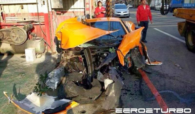 McLaren 12C Destroyed in Taiwan Crash