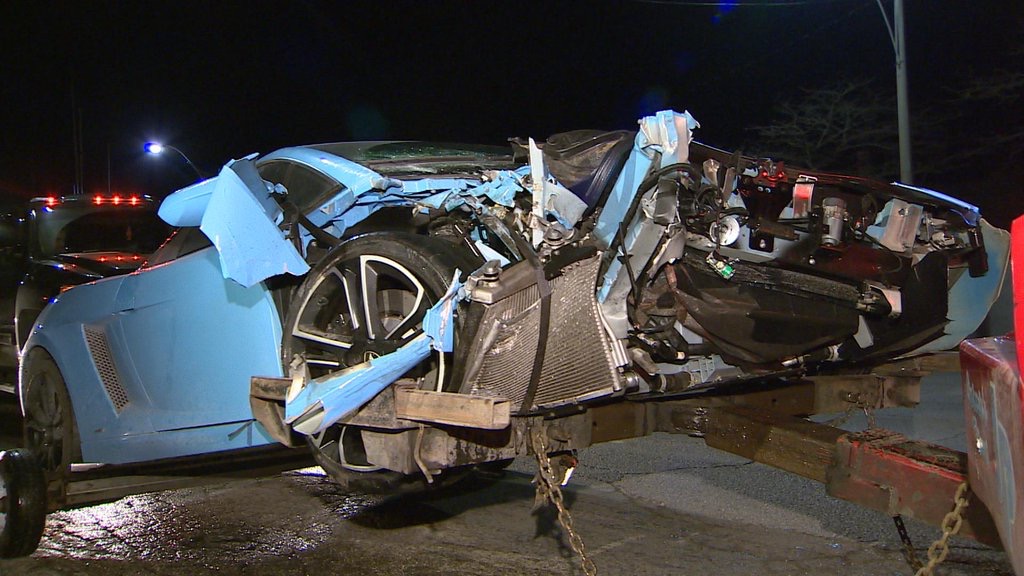 Lamborghini Driver Escapes in a BMW After Crashing in Toronto - GTspirit